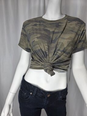 STRUT THIS Camo Tee - Olive